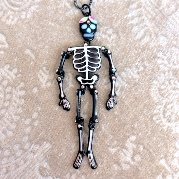 Brand New Betsey Johnson Halloween Glow in the Dark Skeleton Long Necklace - Picture 13 of 14